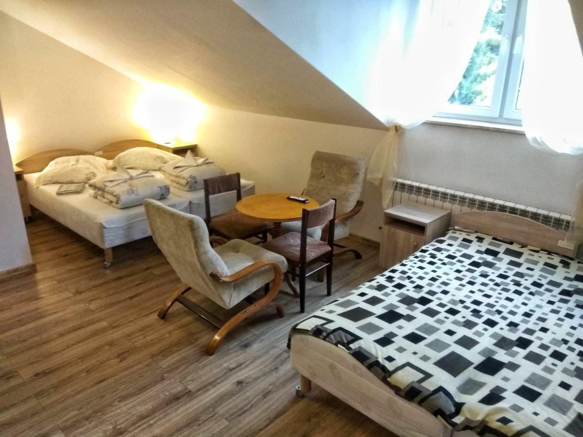 Pokoje Na Wiejskiej Nałęczów Buitenkant foto